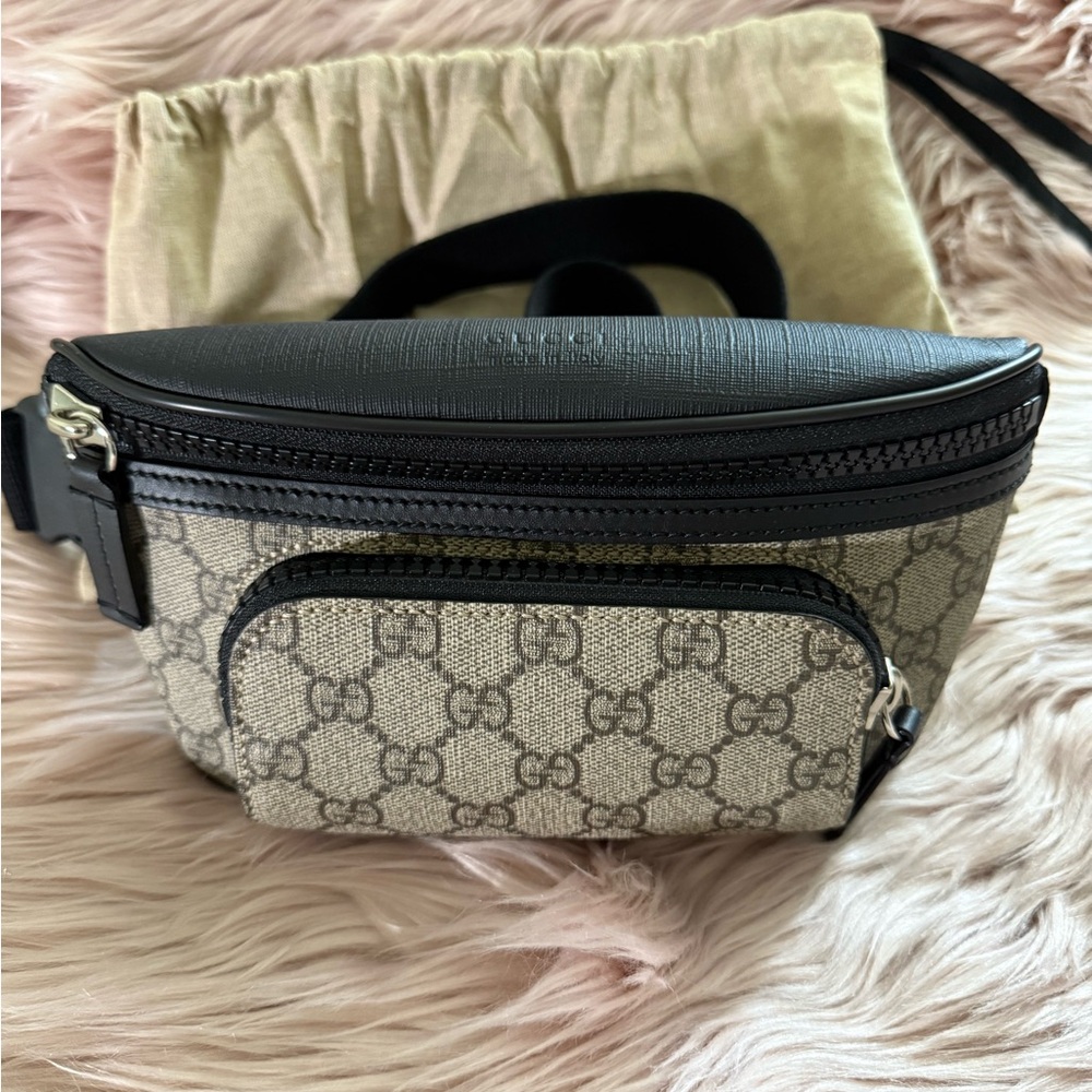 GUCCI 
GG Supreme Monogram Belt Bag